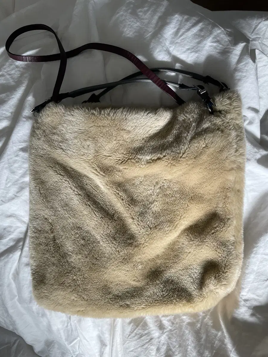 Toga pulla fur bag